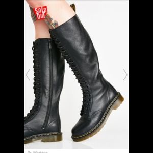 1B60 20 eye Dr. Martens boots